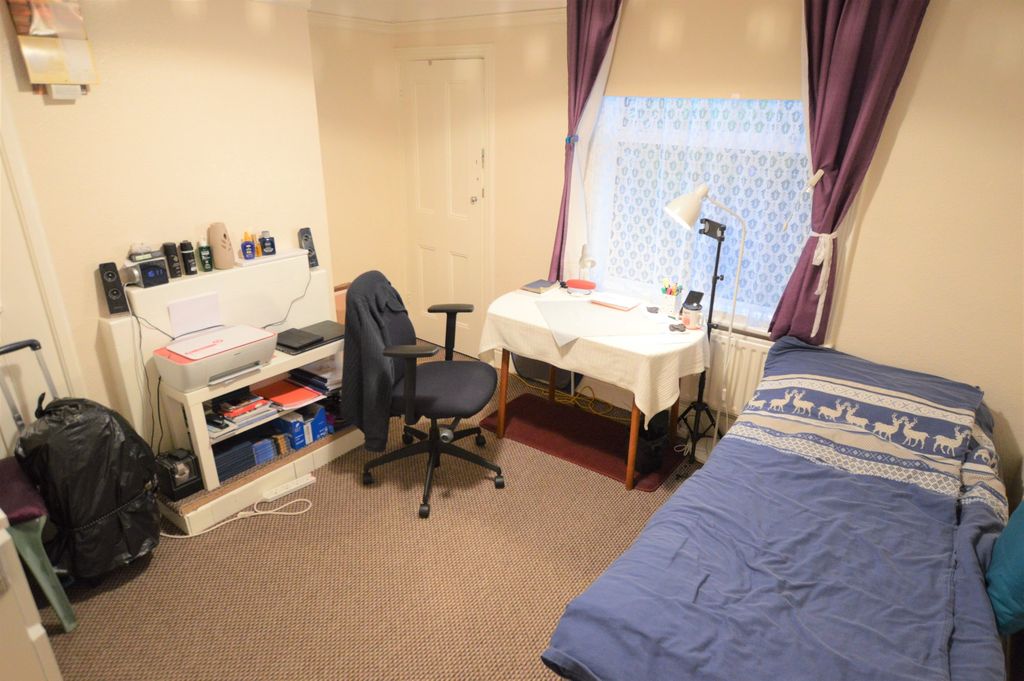 Property photo 2 of 5