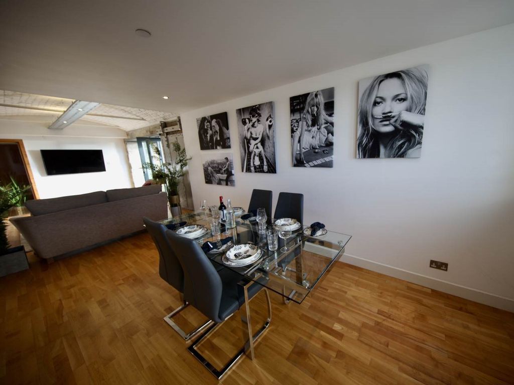 Property photo 3 of 15 Dining 4 (2)
