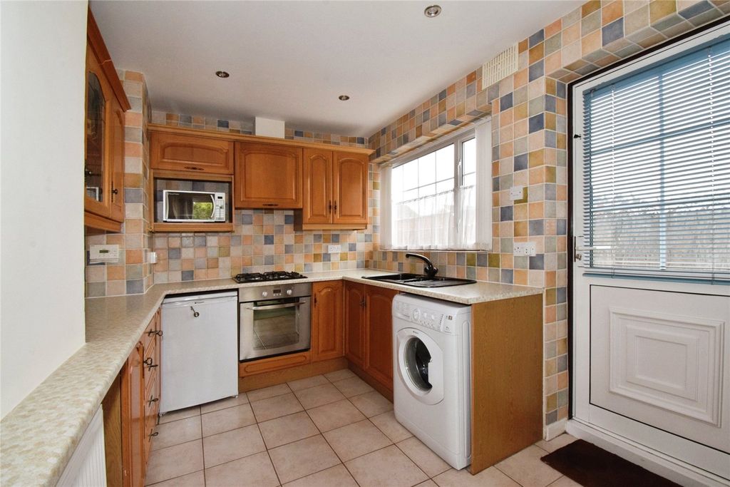 Property photo 3 of 20 Kitchen