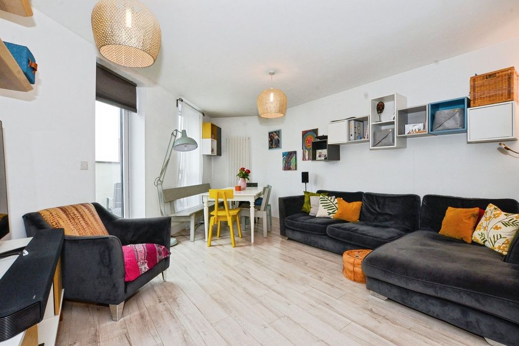 Property photo 3 of 20