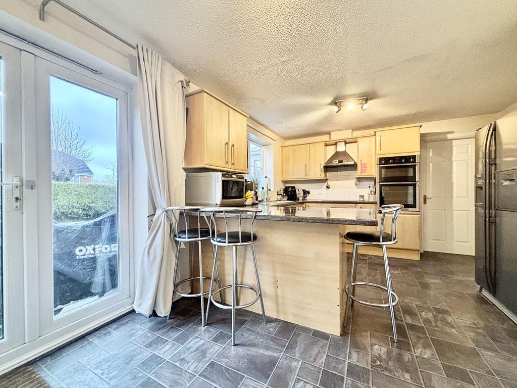 Property photo 3 of 33 Kitchen/Diner