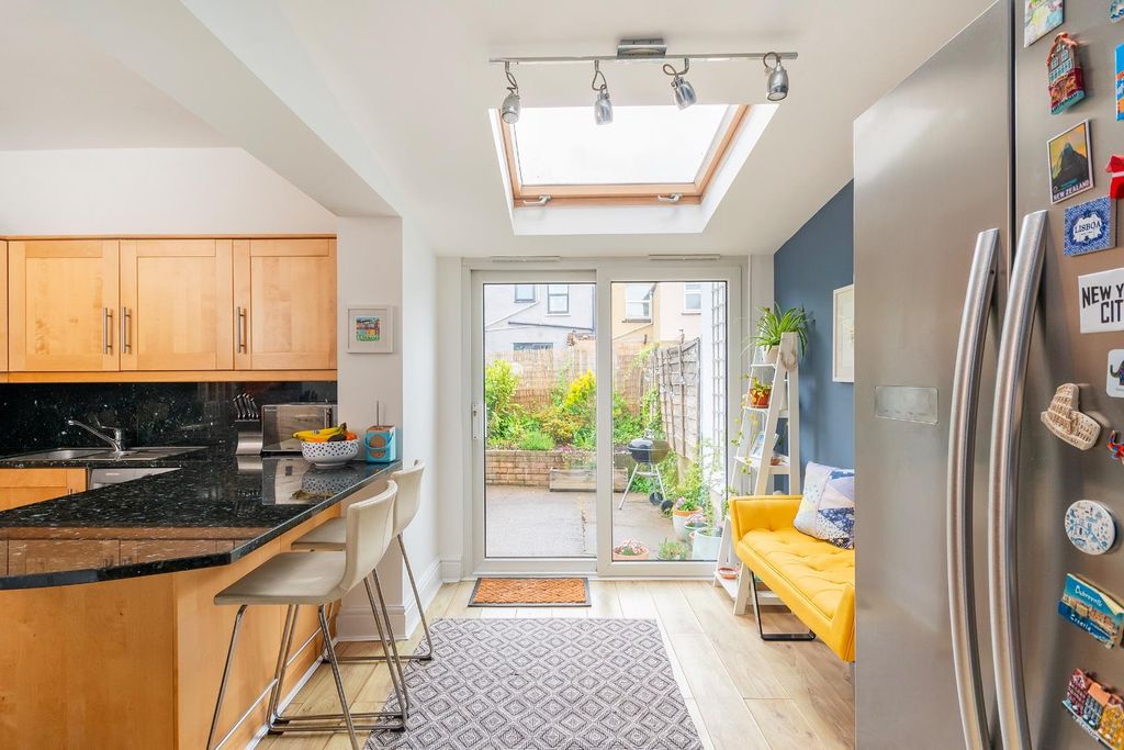 Property photo 3 of 29 5G6Stn - Kitchen H.Jpg