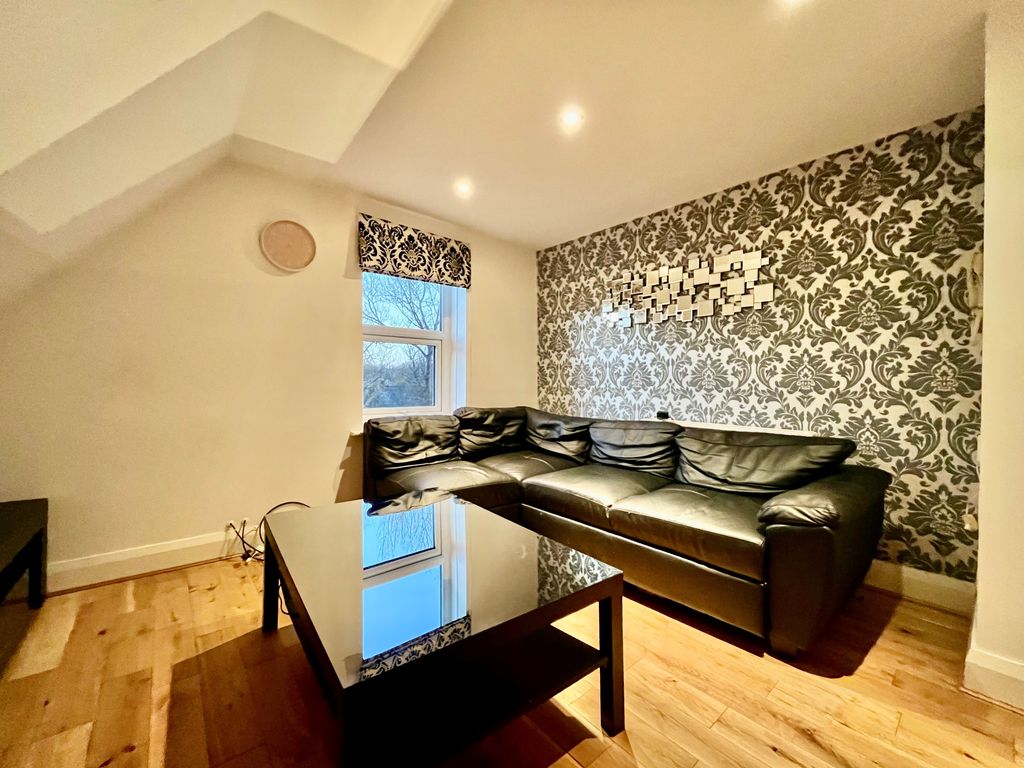 Property photo 2 of 7 Image