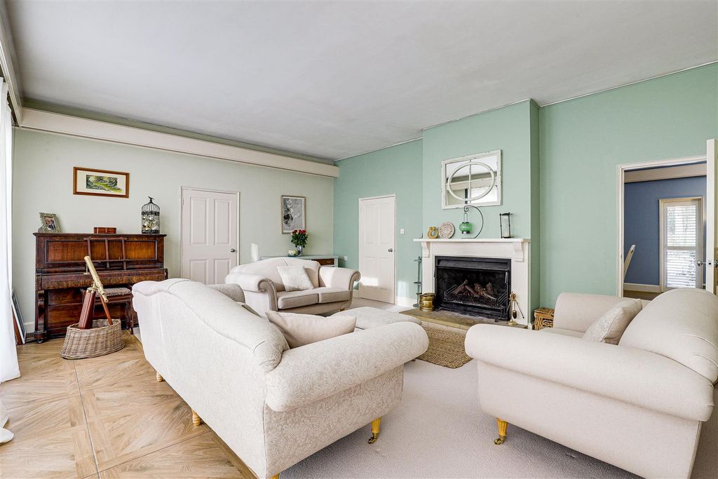 Property photo 2 of 41 8966.Jpg