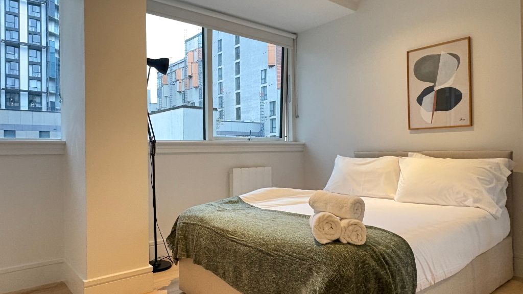 Property photo 3 of 17 Bedroom