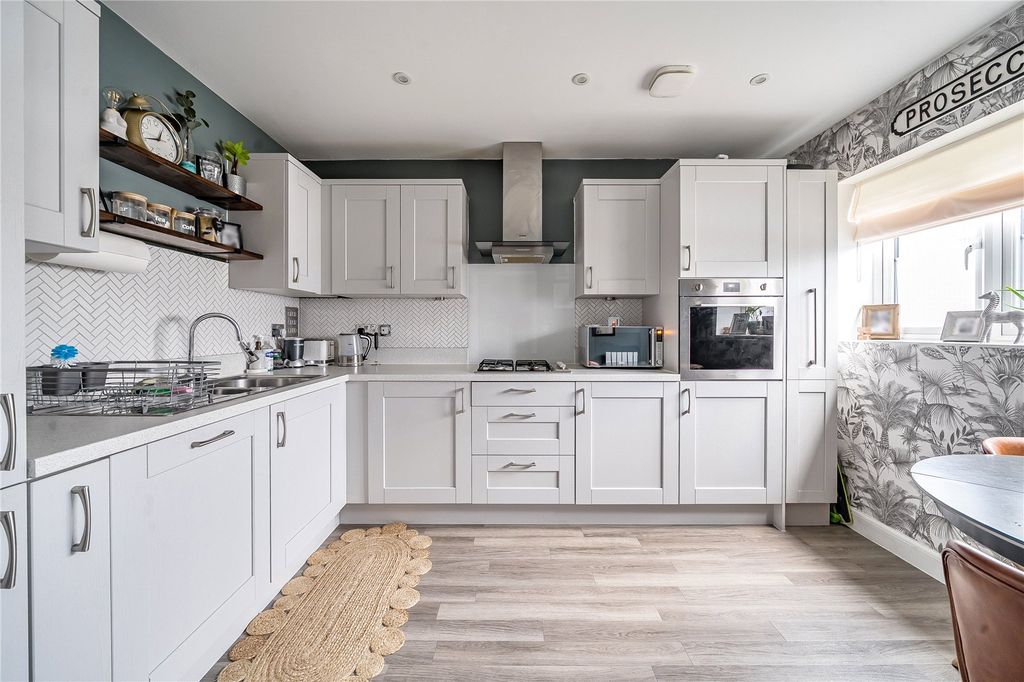 Property photo 2 of 22 Picture No. 32