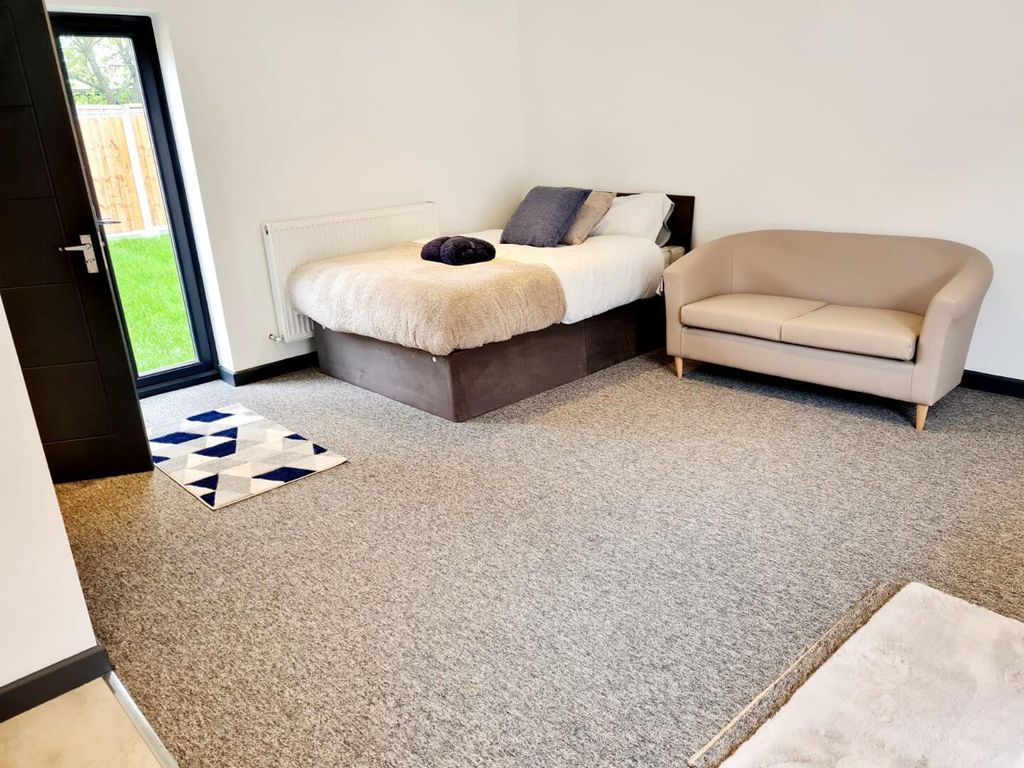 Property photo 1 of 13 Bedroom