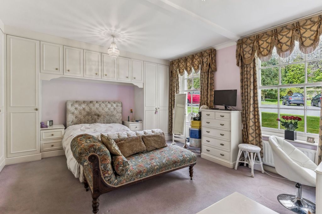 Property photo 3 of 23 Bed 1