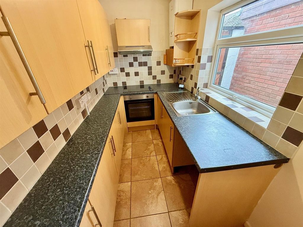 Property photo 2 of 9 Kitchen