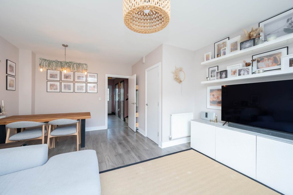 Property photo 3 of 39