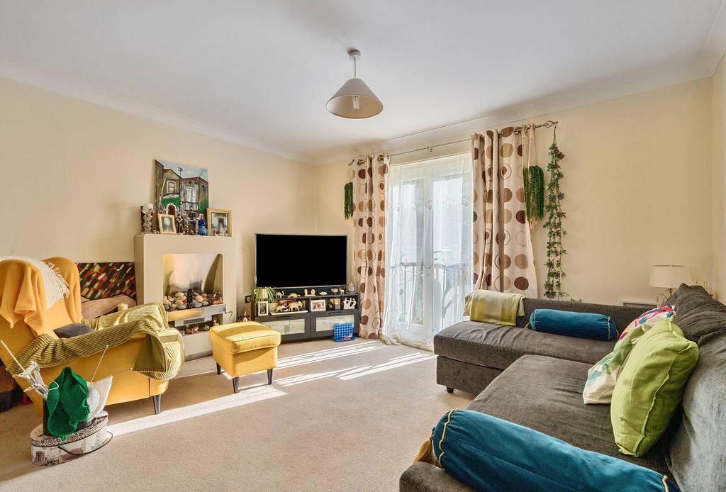 Property photo 2 of 13 1353828-9-68d2Bb3...