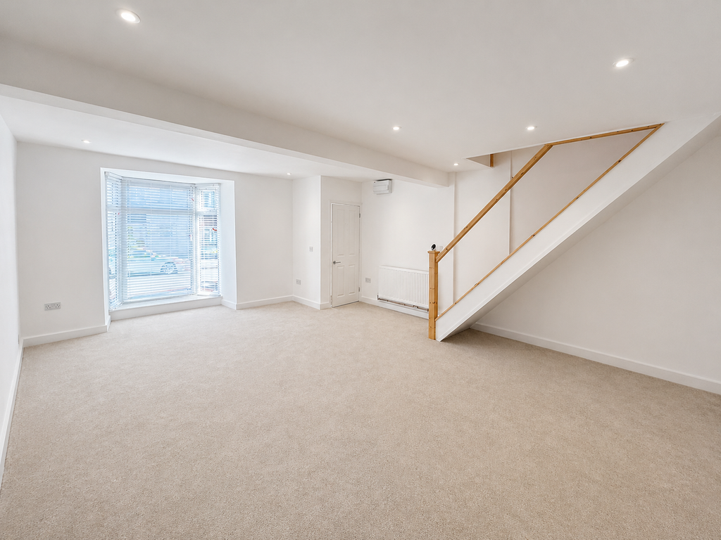 Property photo 3 of 17 19E0664B-710B-4238-B2D9-6Cf351B3272B