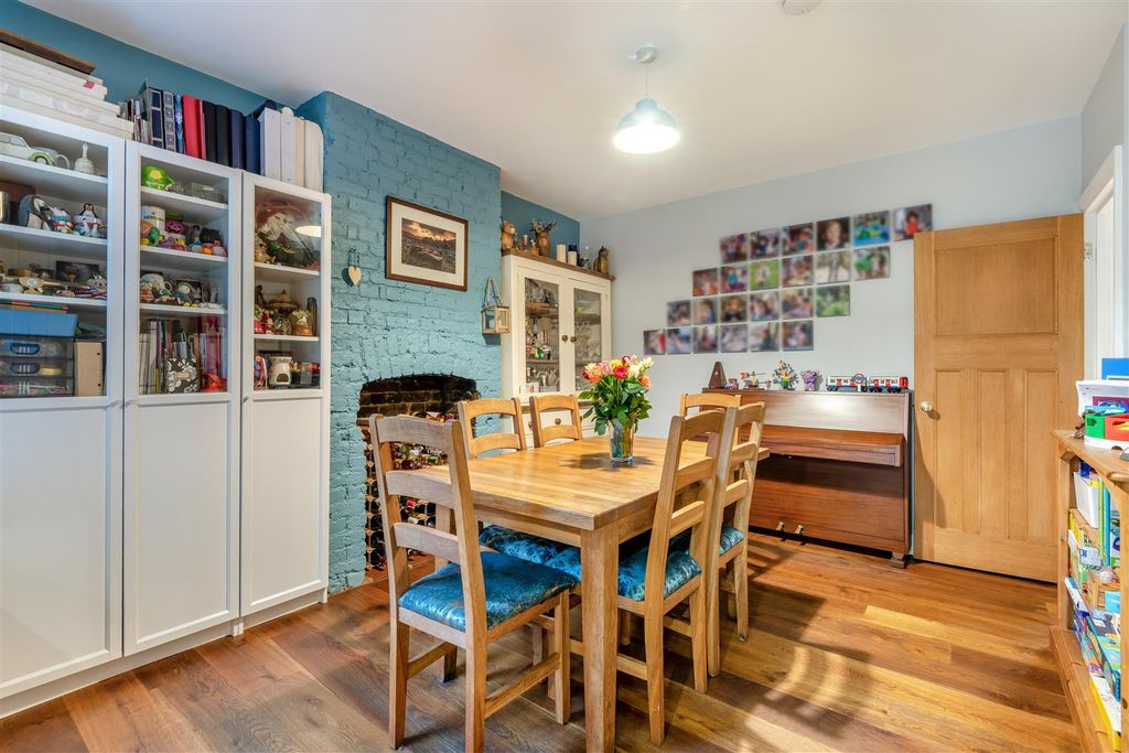 Property photo 3 of 23 8667135-Interior04.Jpg