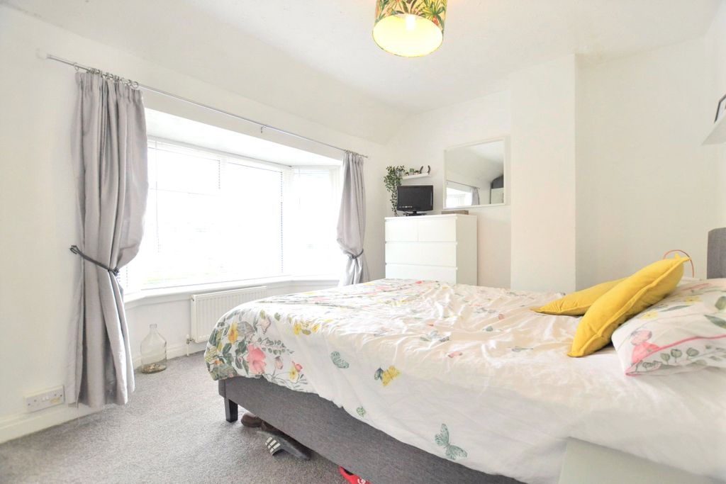 Property photo 2 of 8 Bedroom