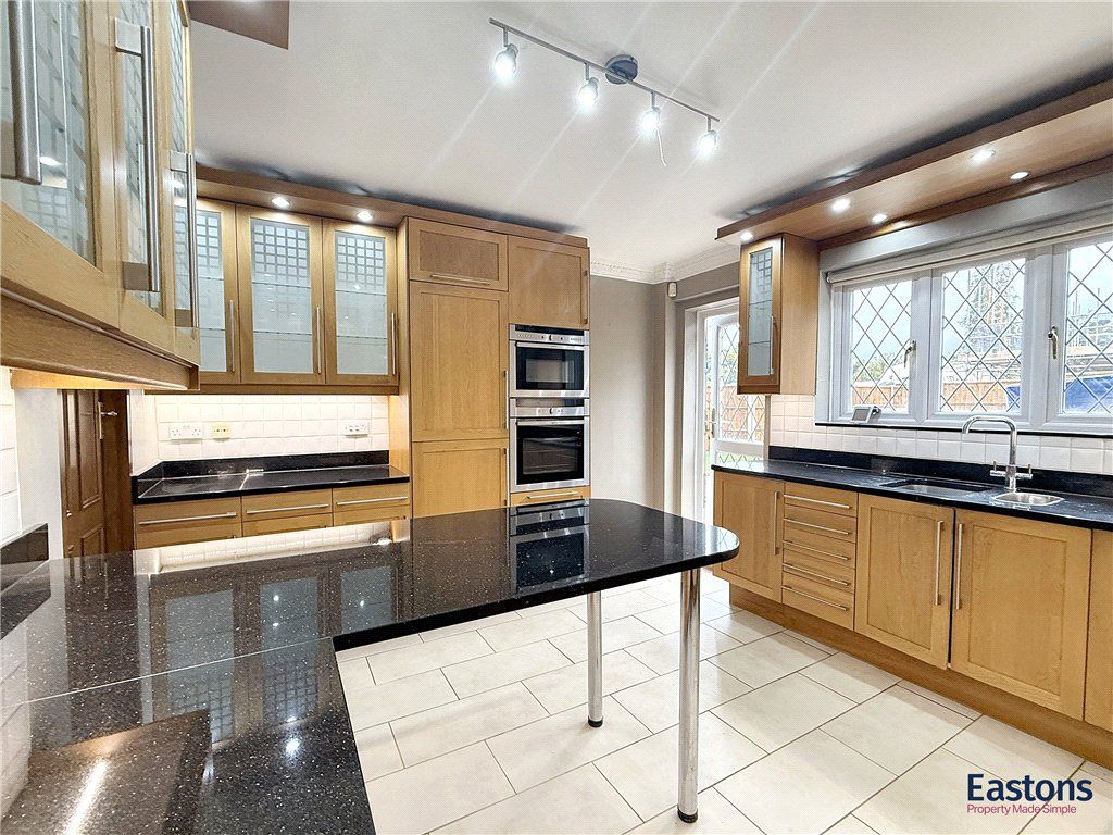 Property photo 3 of 26 Kitchen