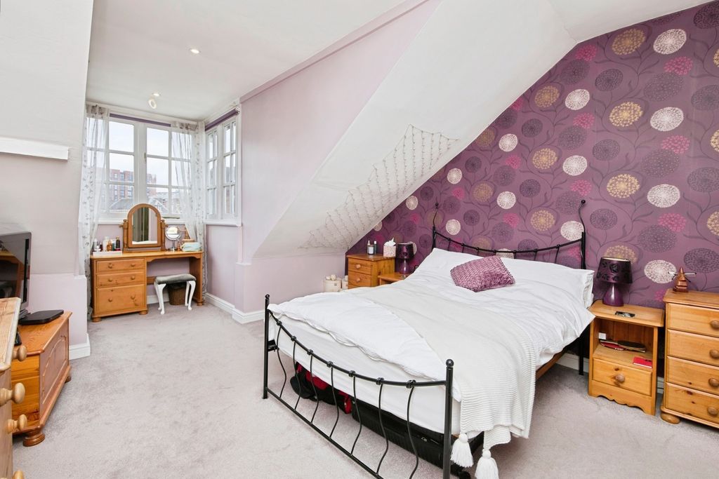 Property photo 3 of 18 Bedroom One