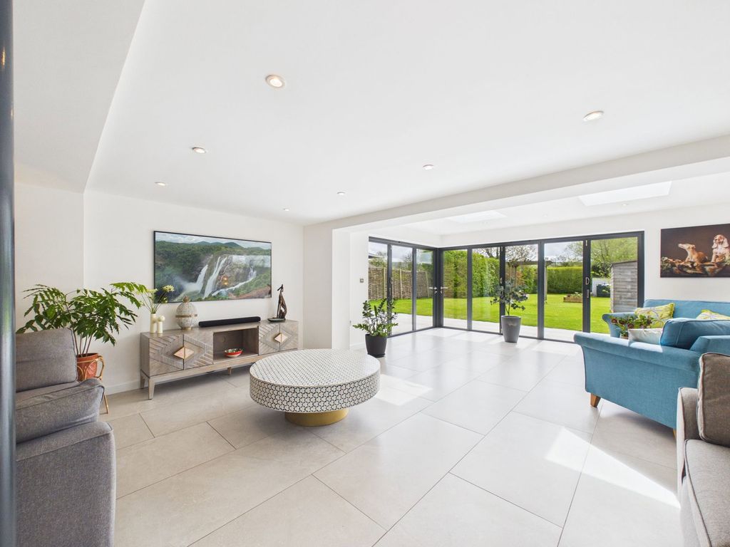 Property photo 3 of 28