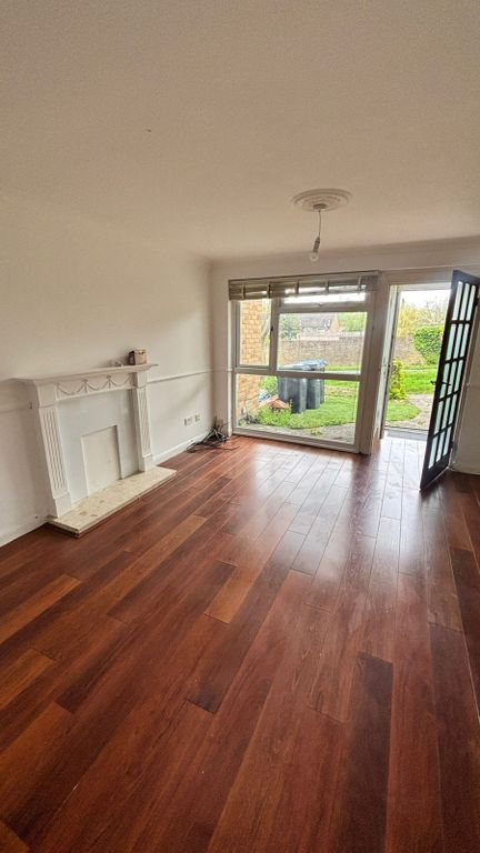 Property photo 3 of 9 Living Room