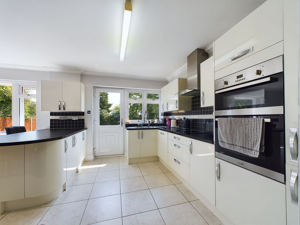 Property photo 3 of 28