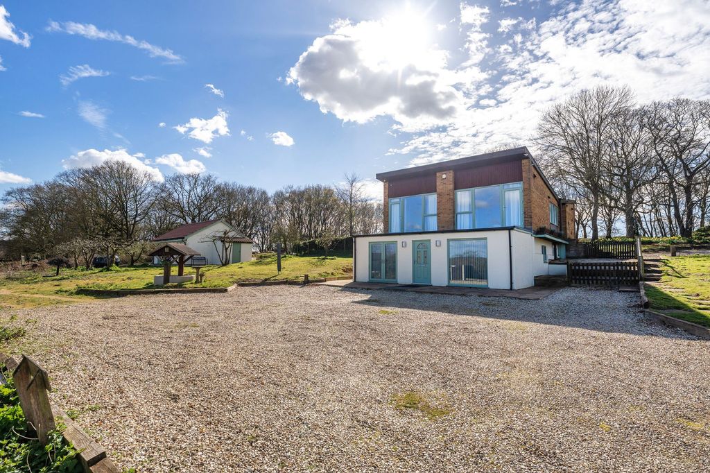 Property photo 2 of 30