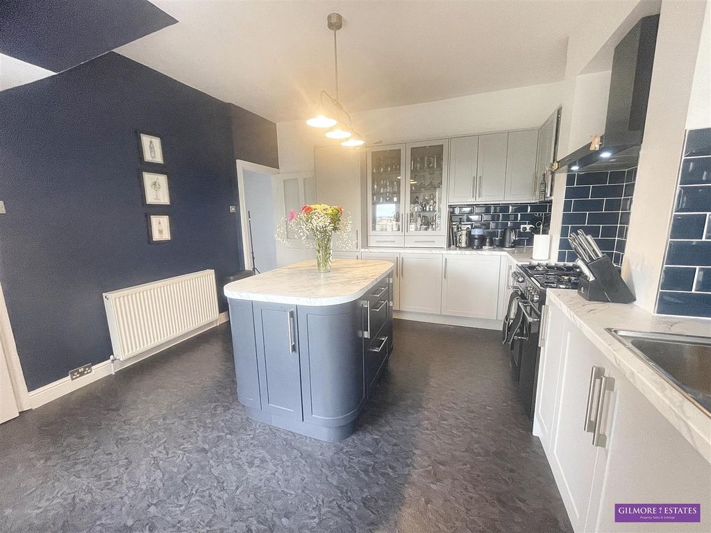 Property photo 2 of 15 Dining Kitchen