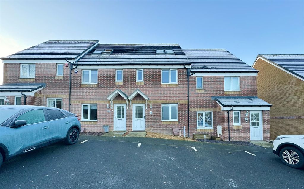 Property photo 1 of 17 External