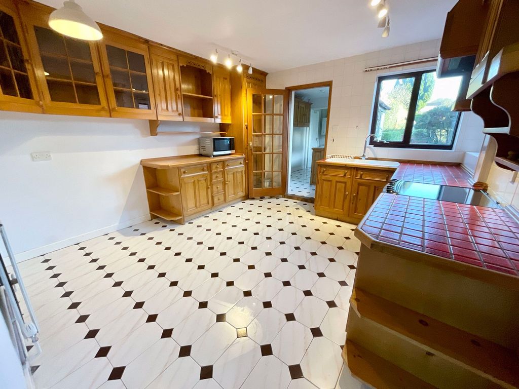 Property photo 3 of 17 Photo 6