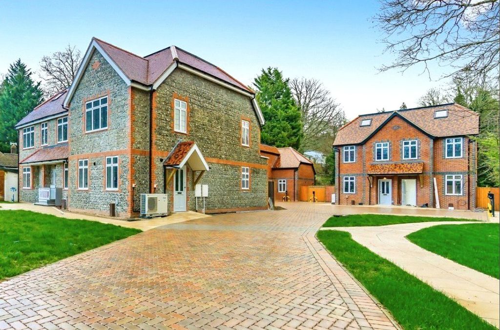 Property photo 1 of 10 Picture No. 14