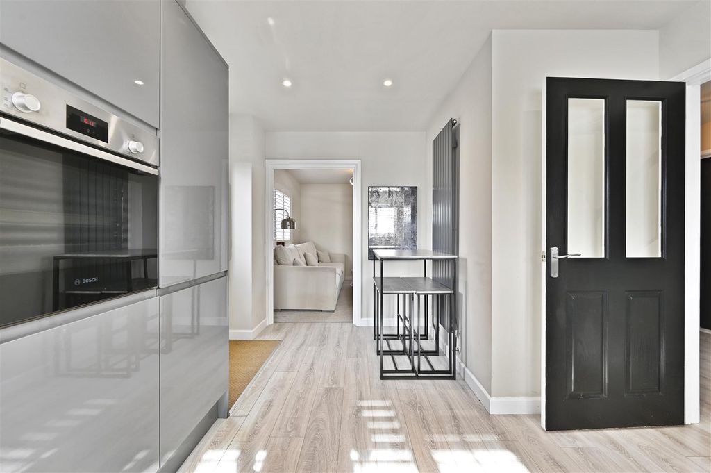 Property photo 3 of 30 Kitchen Diner