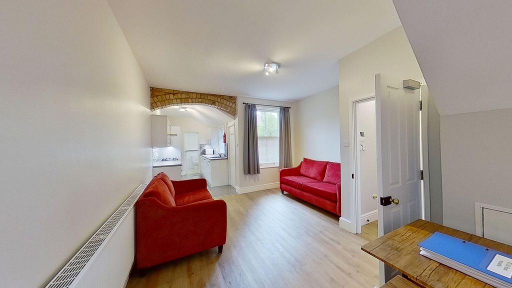 Property photo 1 of 9 Bright Furnished Living Room With Two Vibrant Red ...