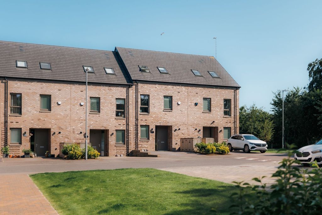 Property photo 2 of 38