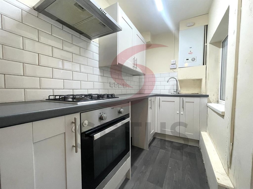 Property photo 2 of 8 Kitchen