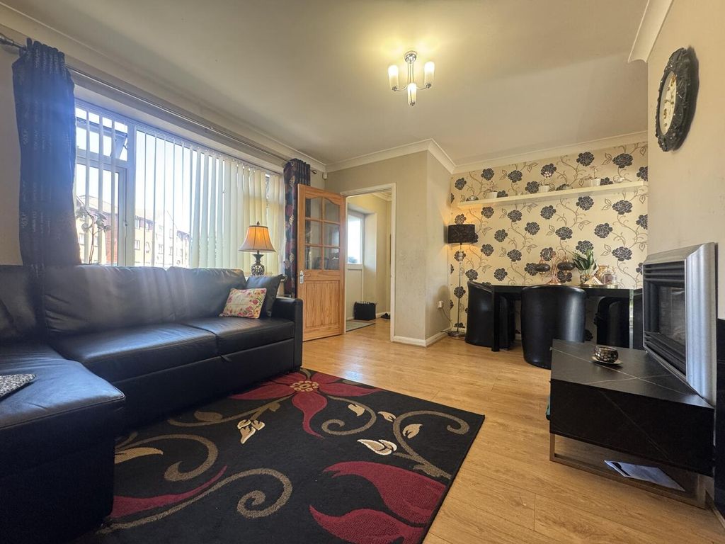Property photo 2 of 32