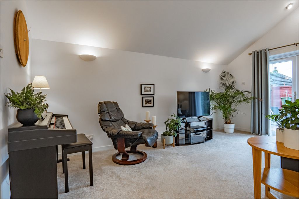 Property photo 3 of 36