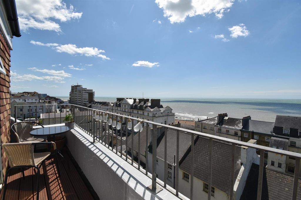 Property photo 1 of 13 Balcony