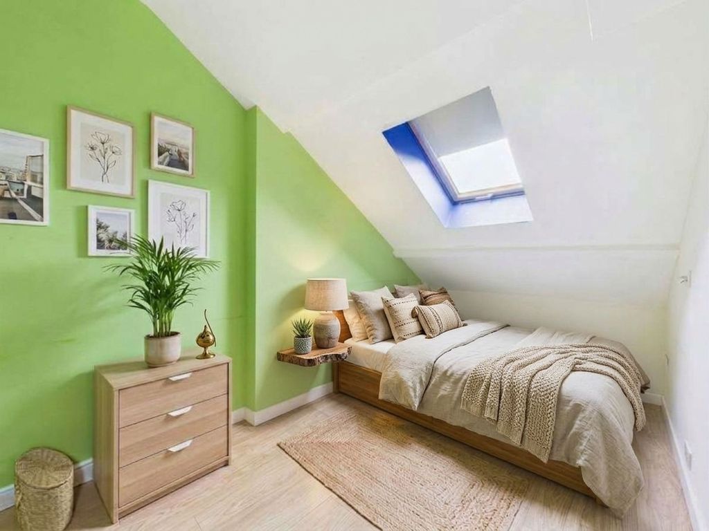 Property photo 3 of 16 Bedroom