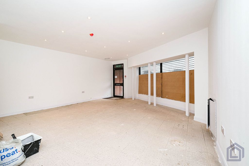 Property photo 2 of 27