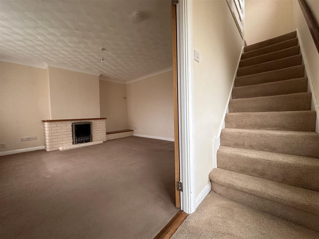 Property photo 2 of 13 Entrance Hall