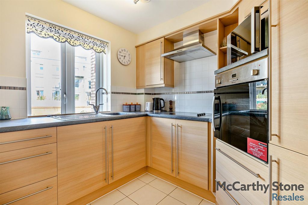 Property photo 3 of 21 Kitchen