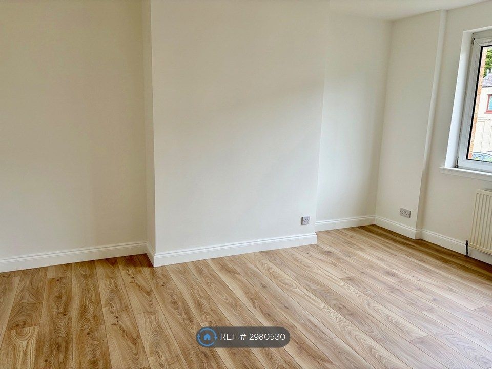 Property photo 1 of 11 Living Room