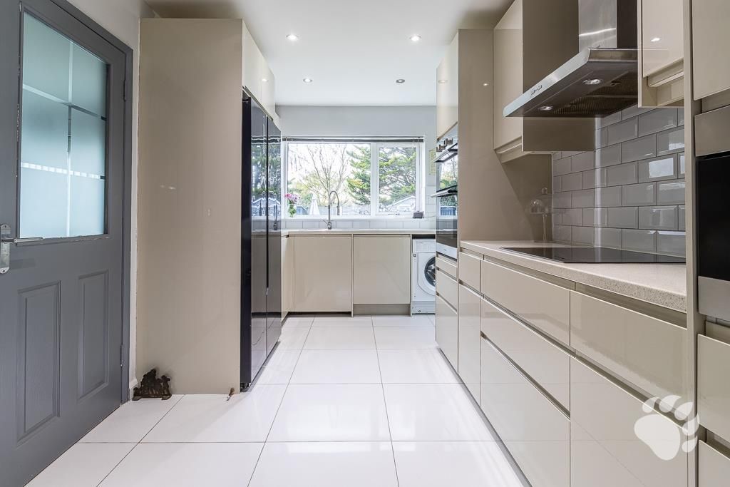 Property photo 2 of 25 Kitchen