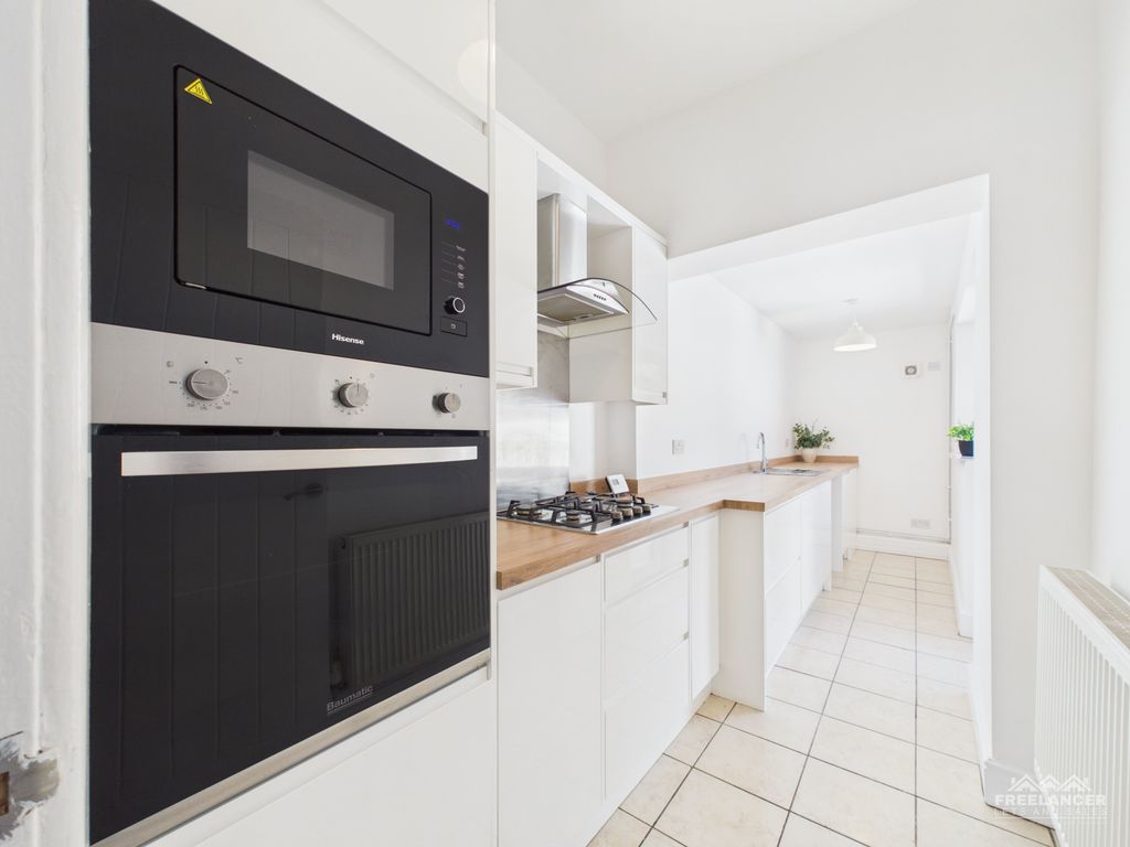 Property photo 2 of 16 Kitchen