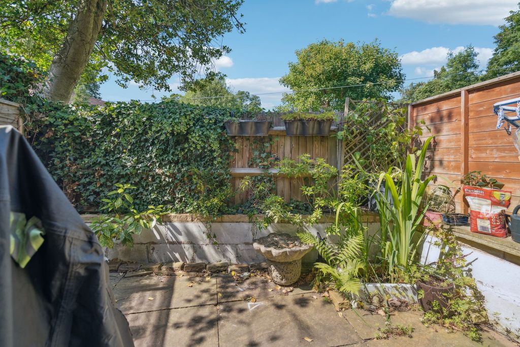 Property photo 2 of 9 Garden