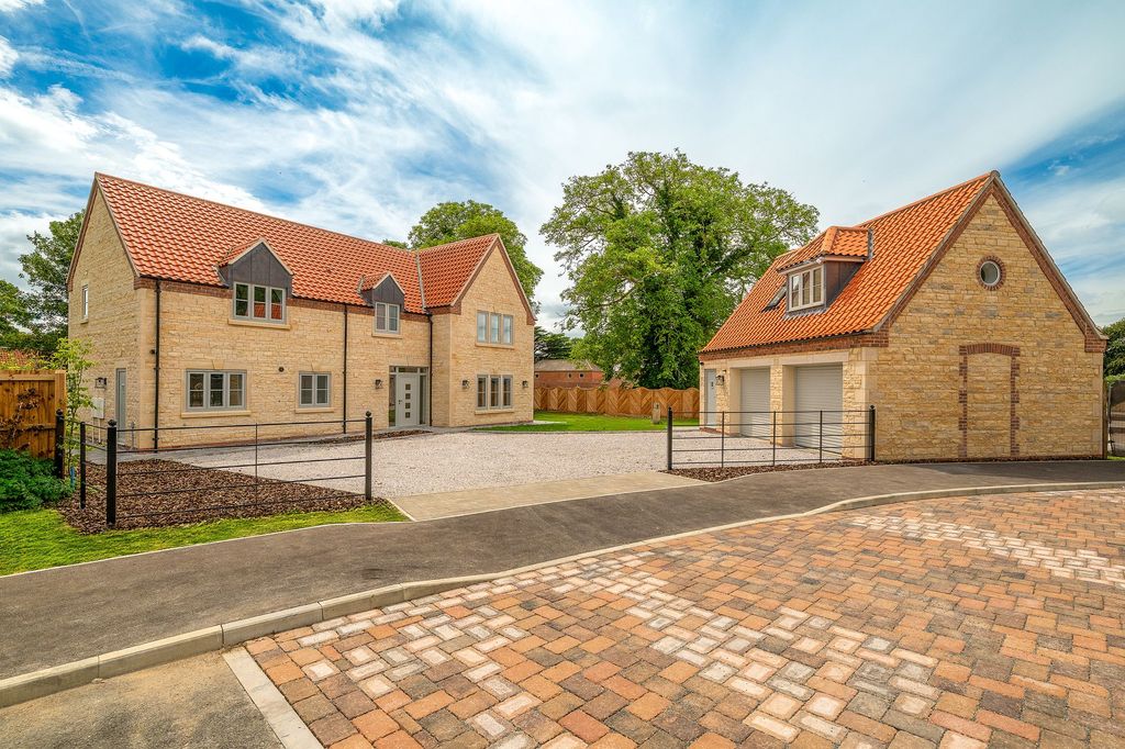 Property photo 1 of 50