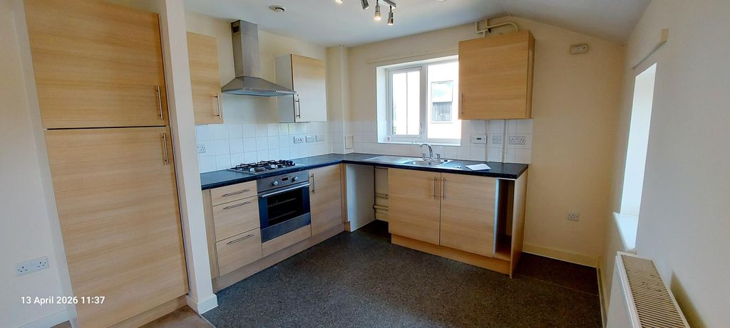 Property photo 3 of 20 Kitchen