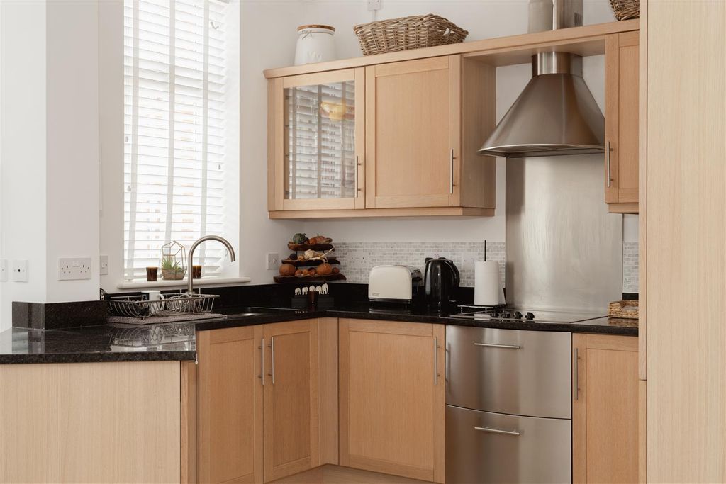 Additional image 4 of 2 bed flat for saleFlanchford Road, Reigate RH2