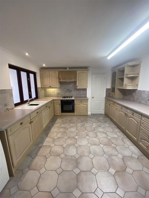 Property photo 3 of 6 Media-1681293103947-6864905592.Jpeg