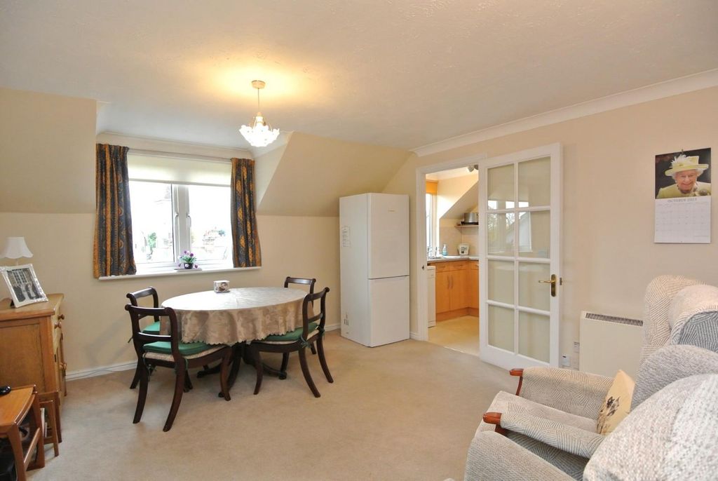 Property photo 3 of 10 Pc Lounge1.Jpg