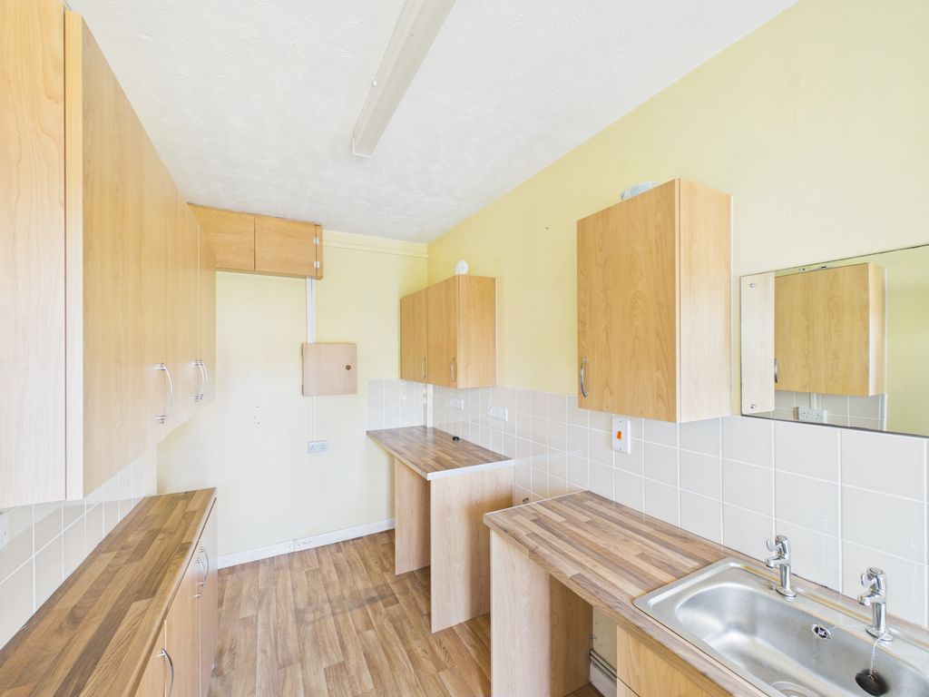 Property photo 2 of 12 Kitchen