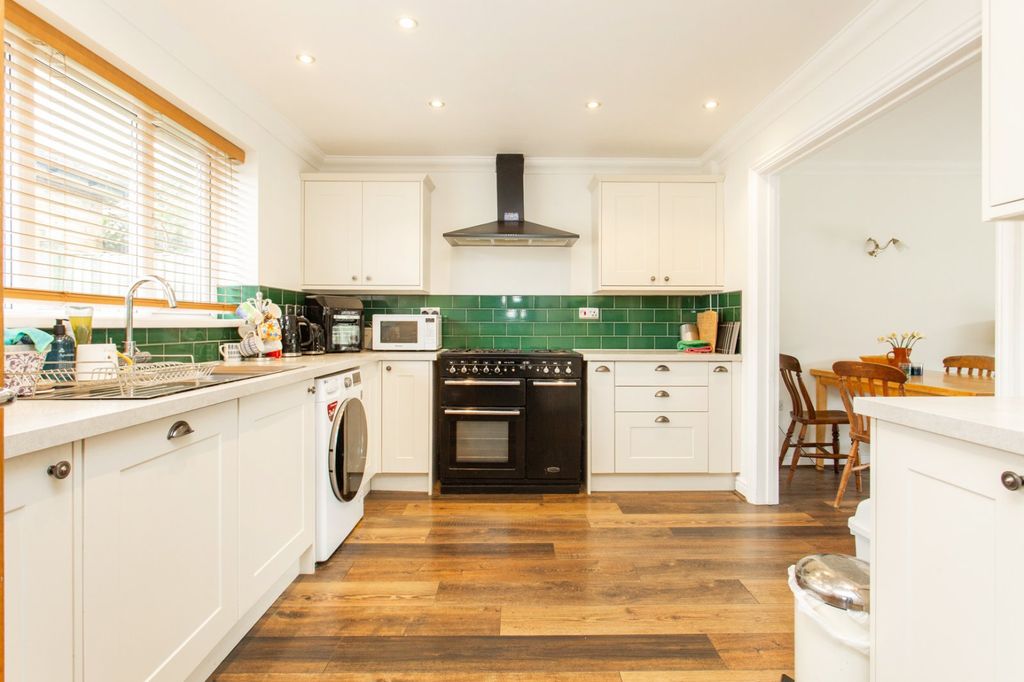 Property photo 3 of 14 Picture 3